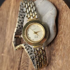 Ellen tracy B3116 needs batteries‎ stainless steel vintage wristwatch